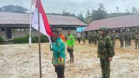 Momen Mengharukan, Tiga Eks OPM Cium Merah Putih dan Kembali ke NKRI