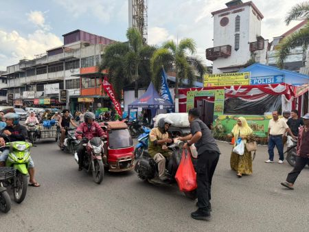 Tunjukkan Kepedulian, SPPG se-Kota Padangsidimpuan Berbagi Takjil Kepada Masyarakat