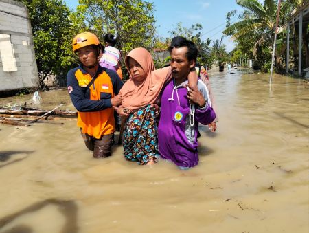 Demak Dikepung Banjir, 2.839 Warga Terpaksa Mengungsi