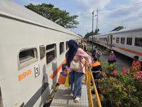 Libur Paskah 2026: 7.271 Penumpang Padati KAI Sumut, Aksi Keselamatan Digelar di Perlintasan