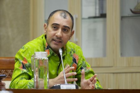 Kritik Impor Gula Rafinasi, DPR Desak Pemerintah Lindungi Petani Tebu Lokal