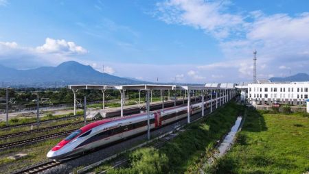 Whoosh Tembus 15 Juta Perjalanan Penumpang Sejak Awal Beroperasi