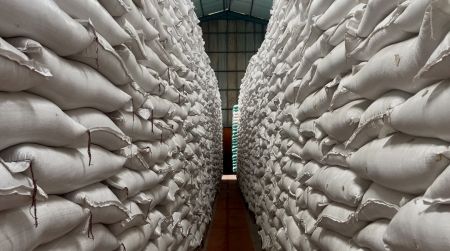 Stok Beras Sumsel Babel Capai 93 Ribu Ton, Bulog Jamin Aman Hingga Akhir 2026