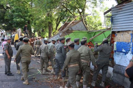 Pemko Binjai Bongkar Lapak PKL di Depan RS Kesrem: Tegaskan Komitmen Tata Kota Tertib dan Humanis