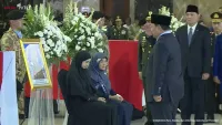 Momen Haru, Prabowo Beri Penghormatan Terakhir untuk 3 Prajurit TNI Gugur di Lebanon