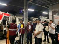 KA Argo Bromo Anggrek Tabrak Commuter Line di Bekasi Timur, Evakuasi Masih Berlangsung