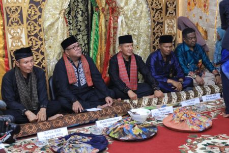 Merajut Kembali Silsilah di Bonjol, Rano Karno Perkuat Ikatan Lewat Tradisi Makan Bajamba ​