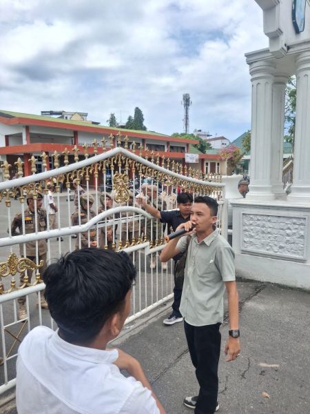 Unjuk Rasa APMB di Pemko Binjai Ricuh, Masa Dobrak Pintu Gerbang dan Bakar Ban