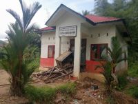 Kesal Kurangnya Sosialisasi Penyaluran Bantuan Bencana, Masyarakat Segel Kantor Lurah di Tapteng