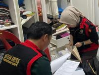 Kejari Binjai Geledah Rumah Tersangka Korupsi Proyek Fiktif Agung Ramadhan, Belasan Dokumen Penting Diamankan