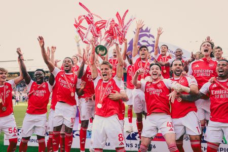 Arsenal Kunci Gelar Juara Liga Inggris 2025/26 dengan Kemenangan 2-1 atas Crystal Palace