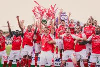 Arsenal Kunci Gelar Juara Liga Inggris 2025/26 dengan Kemenangan 2-1 atas Crystal Palace