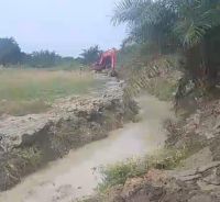 Pertamina EP Rantau Field dan Masyarakat Kolaborasi Normalisasi Saluran Irigasi Sawah Desa Paya Meta
