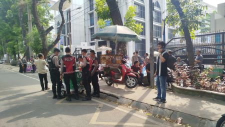 Jelang May Day, Aktivitas di DPRD Sumut Menghangat: Pedagang Bertahan, Aparat Siaga Penuh