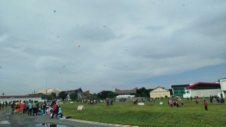 Ratusan Layang-Layang Hiasi Langit Medan di Festival Piala Gubernur Sumut