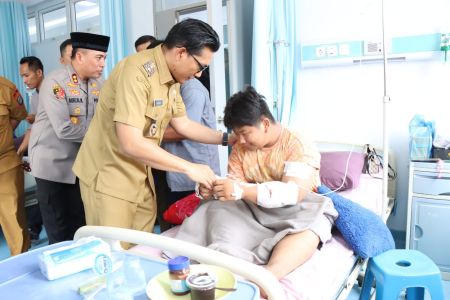 Kunjungi Korban Begal, Wali Kota Binjai Hasanul Jihadi Berikan Bantuan hingga Pinjamkan Sepeda Motor