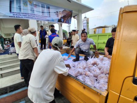 Pemko Binjai Bagikan 2.500 Paket Daging Kurban Bantuan Presiden dan Pemprov Sumut untuk Warga