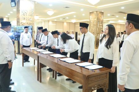 Menaker Lantik 976 ASN, Tekankan Semangat Belajar, Integritas, dan Kekompakan