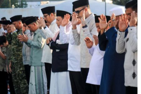 Wali Kota Rico Waas Salat Iduladha di Lapangan Merdeka, Pemko Medan Antisipasi Lonjakan Jemaah