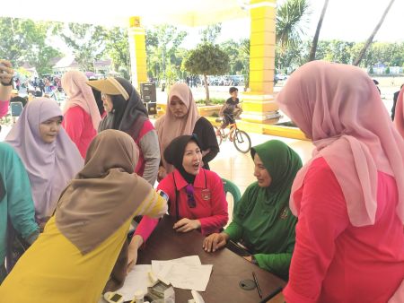 Peringati HUT ke-18, GOW Pasbar Gelar Senam dan Cek Kesehatan Gratis