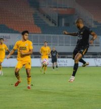 Gol Tunggal Sadaoui Pastikan Kemenangan Tipis Dewa United atas Semen Padang ​