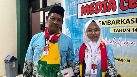 Gantikan Sang Ibu, Sela Qamsiah Jadi Jemaah Termuda di Usia 14 Tahun