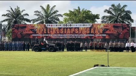 Menko Polkam Pimpin Apel Siaga Karhutla 2026 di Sumsel