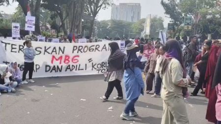 Ratusan Massa Datangi DPRD Sumsel, Minta Program MBG Berlanjut dan Perketat Pengawasan