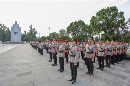 Kenang Jasa Pahlawan Jelang HUT Bhayangkara ke-80, Polda Sumut Ziarah ke TMP Medan