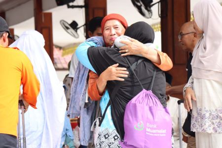 Tangis Bahagia Pecah di Pendopo Umar Baki, 229 Jemaah Haji Binjai Kembali ke Kampung Halaman