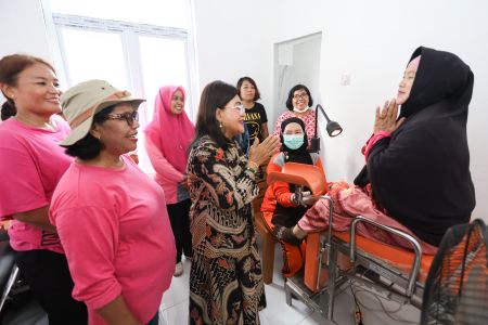 Dukung Lomba Provinsi Sumut, Ny Liswati Wesly Silalahi Tinjau Pemeriksaan IVA Test Massal di Siantar Selatan