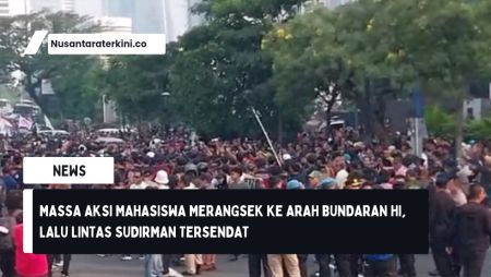 Massa Aksi Mahasiswa Merangsek ke Arah Bundaran HI, Lalu Lintas Sudirman Tersendat
