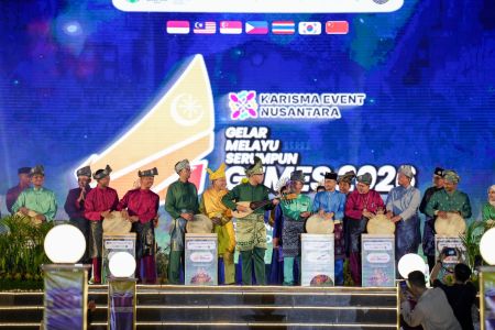 Gerakkan Ekonomi Lewat Budaya, Rico Waas Petik Gambus Buka Gelar Melayu Serumpun 2026