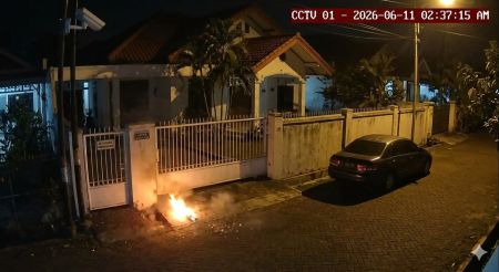 Rumah Anggota Bawaslu Maluku Diteror Bom Molotov, Aksi OTK Terekam CCTV Saat Dini Hari