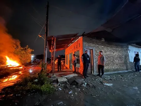 Polrestabes Medan Bongkar Dugaan Barak Narkoba Berkedok Bangunan Kosong di Jermal, Furnitur Langsung Dimusnahkan