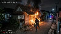 Rumah Pensiunan PNS di Demak Dibakar Pria Bertopeng, Aksi Terekam CCTV dan Pelaku Masih Diburu Polisi
