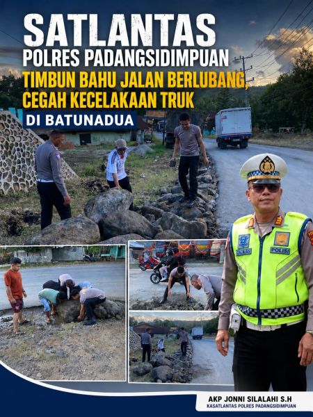 Cegah Kecelakaan dan Kemacetan Lalu Lintas, Satlantas Polres Padangsidimpuan Bersama Warga Timbun Bahu Jalan Berlubang