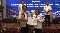 Herman Deru Resmi Serahkan SK Plt Bupati Muara Enim kepada Sumarni