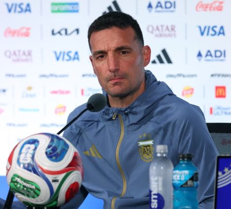Scaloni Siapkan Strategi Khusus Bongkar Pertahanan Tangguh Tanjung Verde