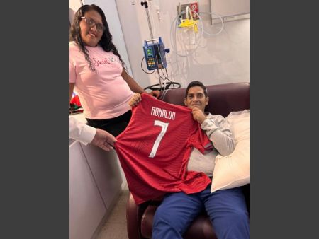 Viral Selebrasi 'Siiuuu' saat Dievakuasi, Korban Gempa Venezuela Dapat Jersey Bertanda Tangan Cristiano Ronaldo