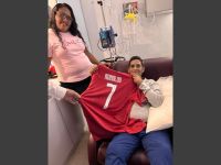 Viral Selebrasi 'Siiuuu' saat Dievakuasi, Korban Gempa Venezuela Dapat Jersey Bertanda Tangan Cristiano Ronaldo