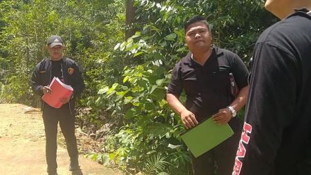 Kuasa Hukum dan Penyidik Polres Tapteng Cek Lokasi Pengrusakan Plang Tanah Sahat Sihombing