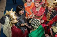 Lomba Fashion Show Adat Simalungun, Liswati Ajak Pelajar Pematangsiantar Bangga Lestarikan Budaya