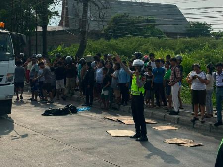 Personel Satlantas dan Inafis Polrestabes Medan mengamankan lokasi tempat kejadian perkara untuk mengidentifikasi penyebab kecelakaan dan mengatur lalu lintas, Kamis (30/7/2026). (Foto: istimewa)