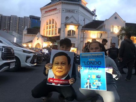Sebanyak 14 Organisasi sipil mengecam pernyataan Presiden Prabowo atas istilah "Londo Ireng" dalam Aksi Kamisan, Kamis (30/7/2026) di depan Pos Bloc). (Foto: Bobi Wibowo/Nusantaraterkini.co)