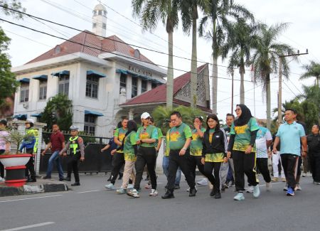Wali Kota Wesly Silalahi Ikuti Jalan Santai dan Senam Sehat, Perkuat Sinergi Pemko Pematangsiantar-Kodim 0207/Simalungun