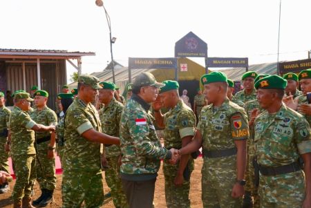 Pastikan Kesiapan Operasional Satuan, Wapang TNI dan Menhan RI Tinjau Yon TP di Jawa Timur ​