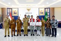 Lepas Dua Calon Paskibraka Nasional Utusan Sumut, Gubernur Bobby Nasution Beri Uang Saku Apresiasi