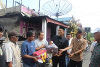 Wabup Pasaman Barat Bantu Korban Kebakaran Ujung Gading
