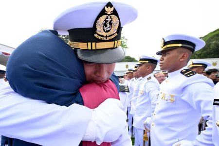 Tangis Haru Ibu dan Doa Orang Tua di Balik Sukses Peraih Adhi Makayasa 2026 ​